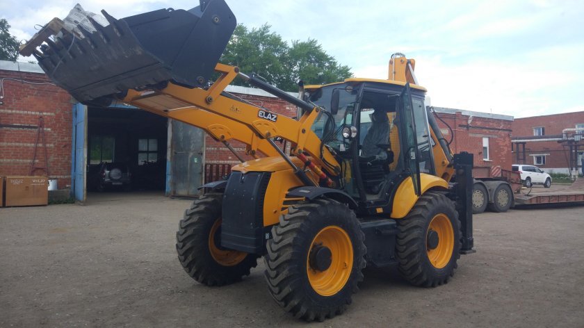 Экскаватор-погрузчик ЕЛАЗ-BL 888