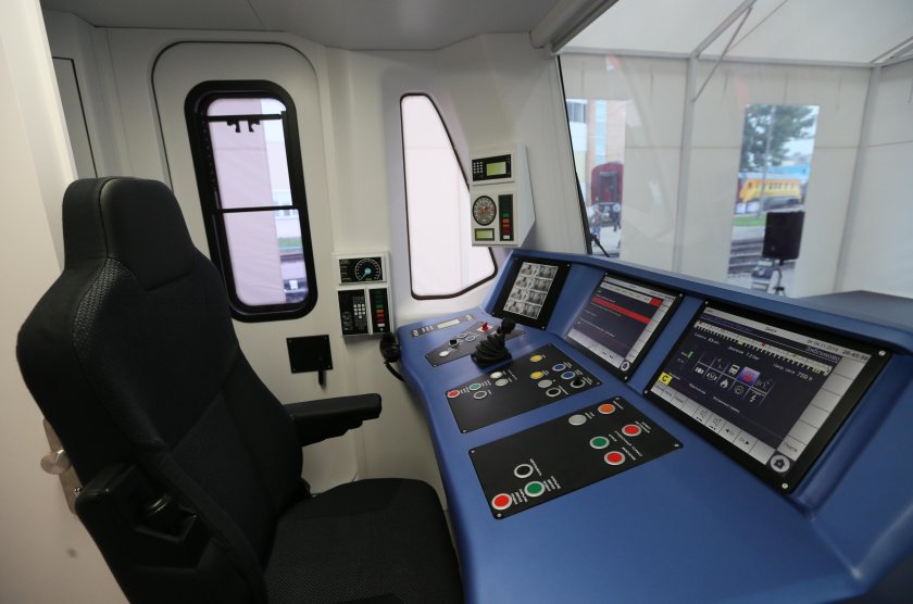 Кабина машиниста поезда метро