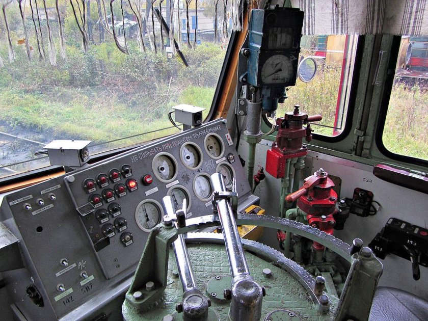 Кабина Локомотива вл 10