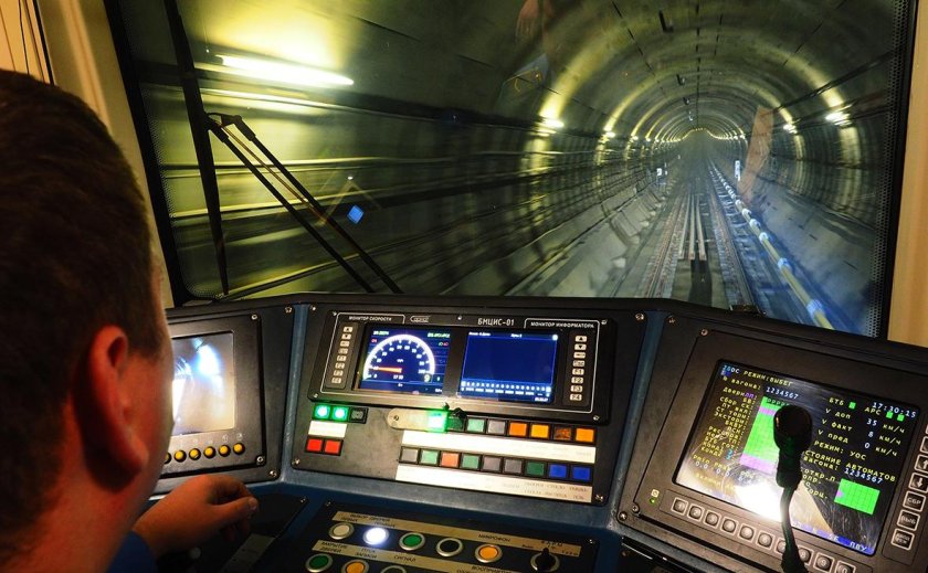 Кабина машиниста Московского метрополитена