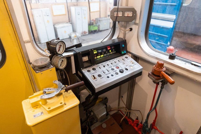 Кабина вагона еж3