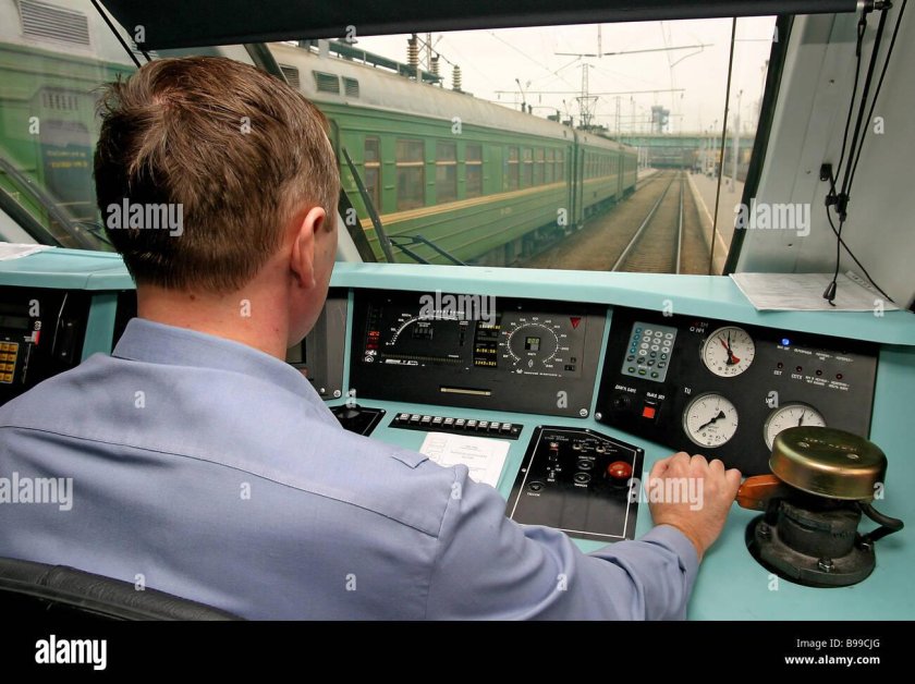 Помощник машиниста электровоза тепловоза