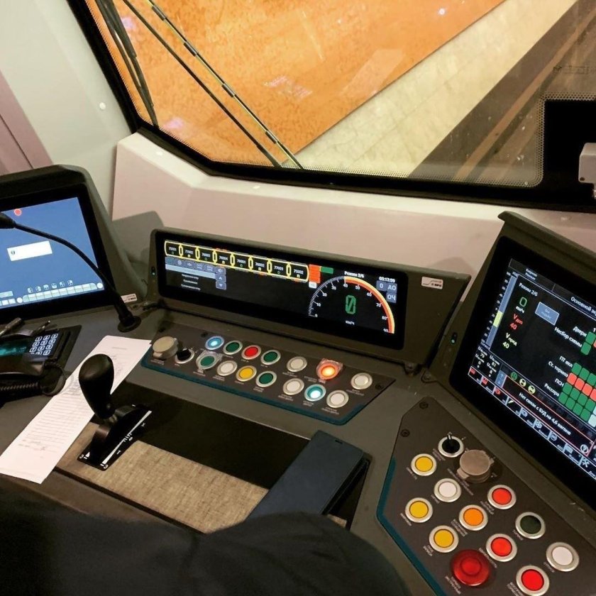 81-775 Пульт машиниста