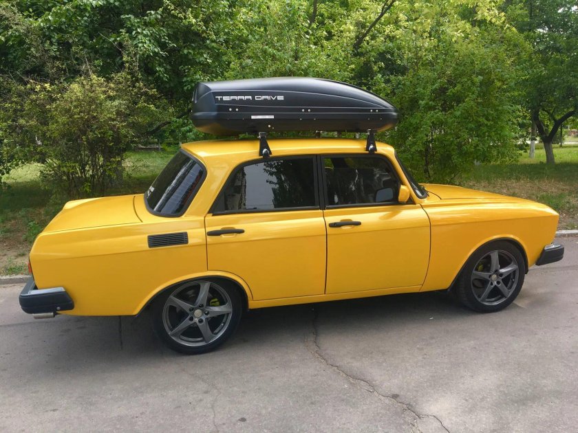 Москвич 2140 с багажником на крыше