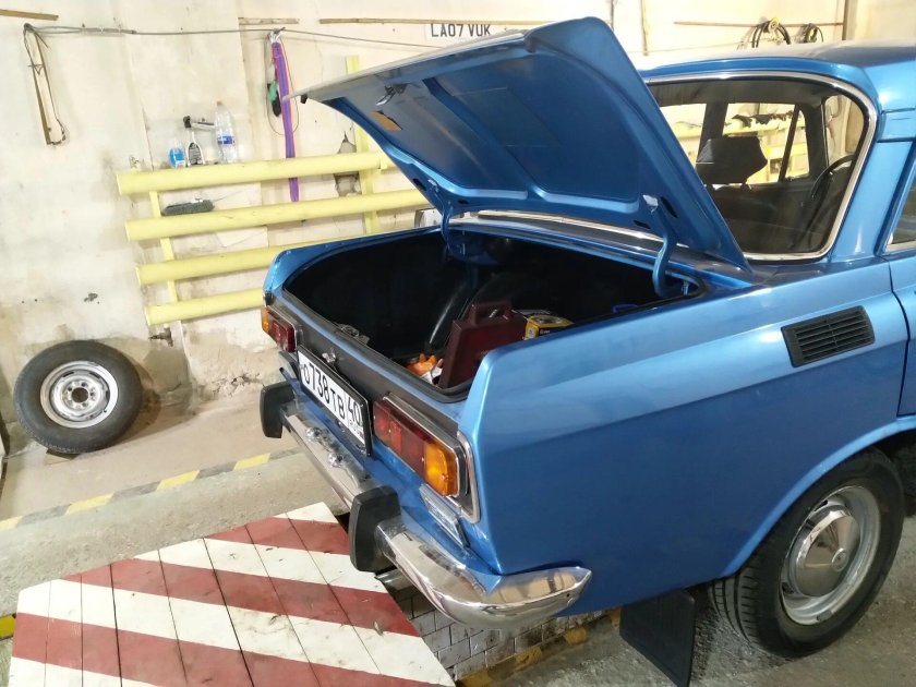 Пружины на багажник Москвич 2140