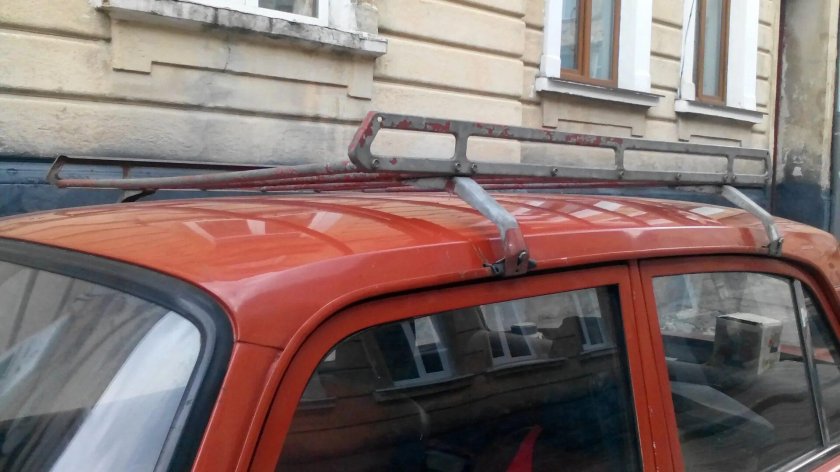 Москвич 2140 с багажником на крыше