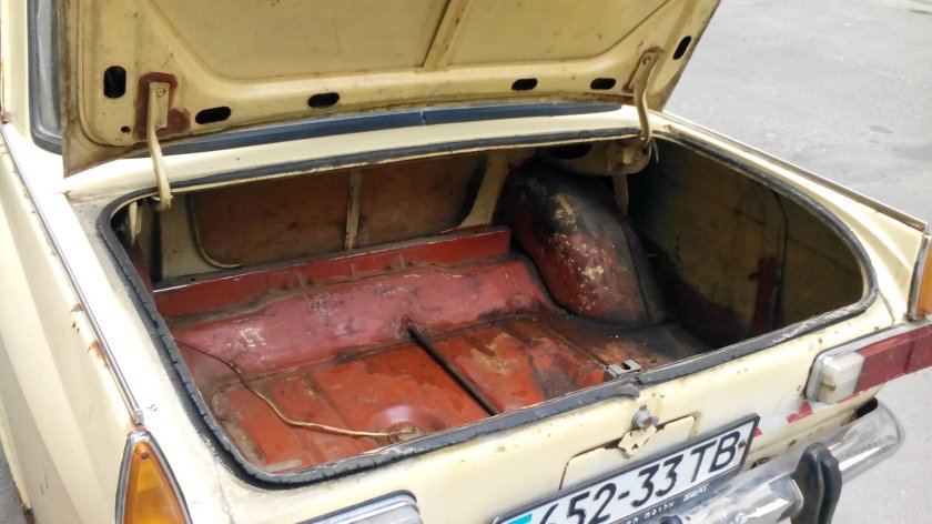 Москвич-2140 багажный отсек