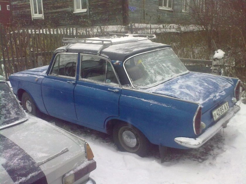 Москвич 2140 с багажником на крыше