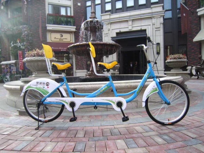 Трехместный велосипед