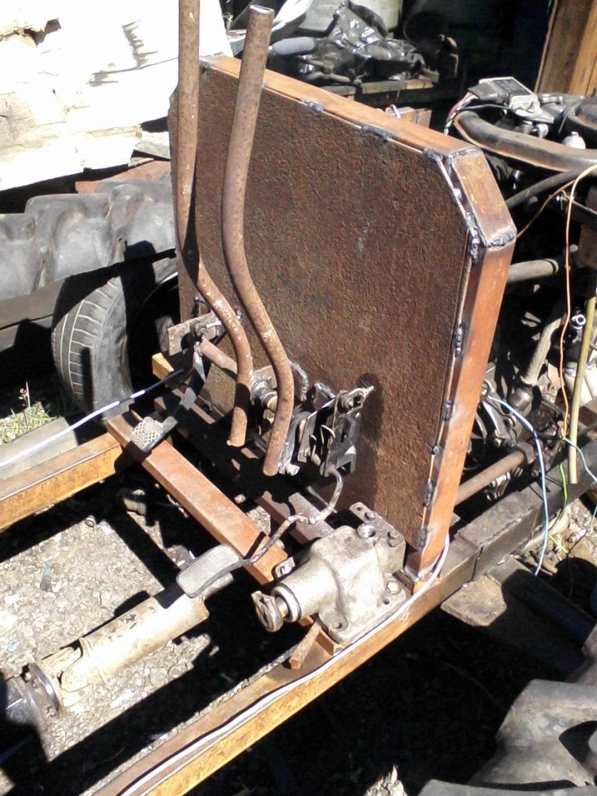 Гусеничный минитрактор с КПП от ВАЗ 2109