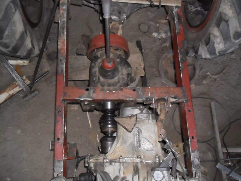 Гусеничный минитрактор с КПП от ВАЗ 2109