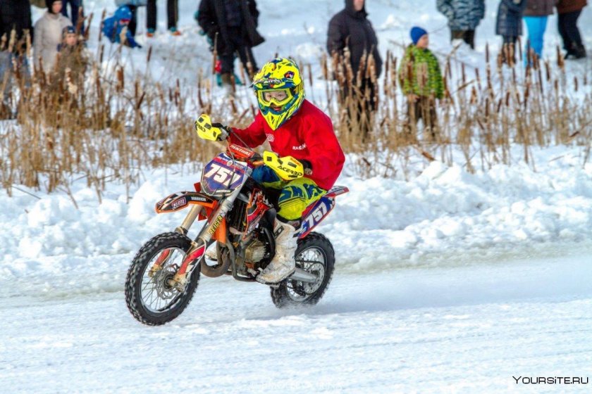 Зимний кроссовый мотоцикл