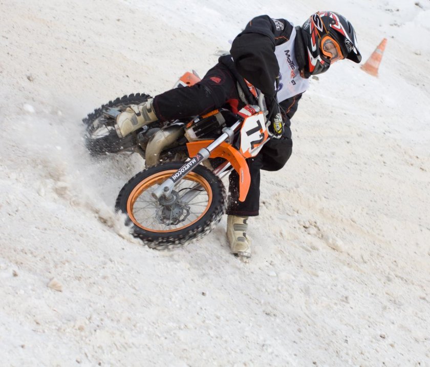 Зимний мотокросс