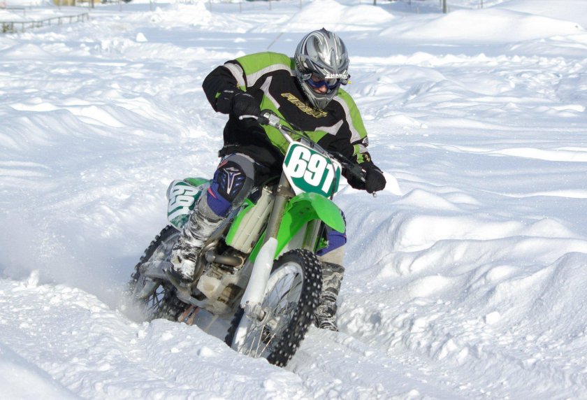 Зимний кроссовый мотоцикл