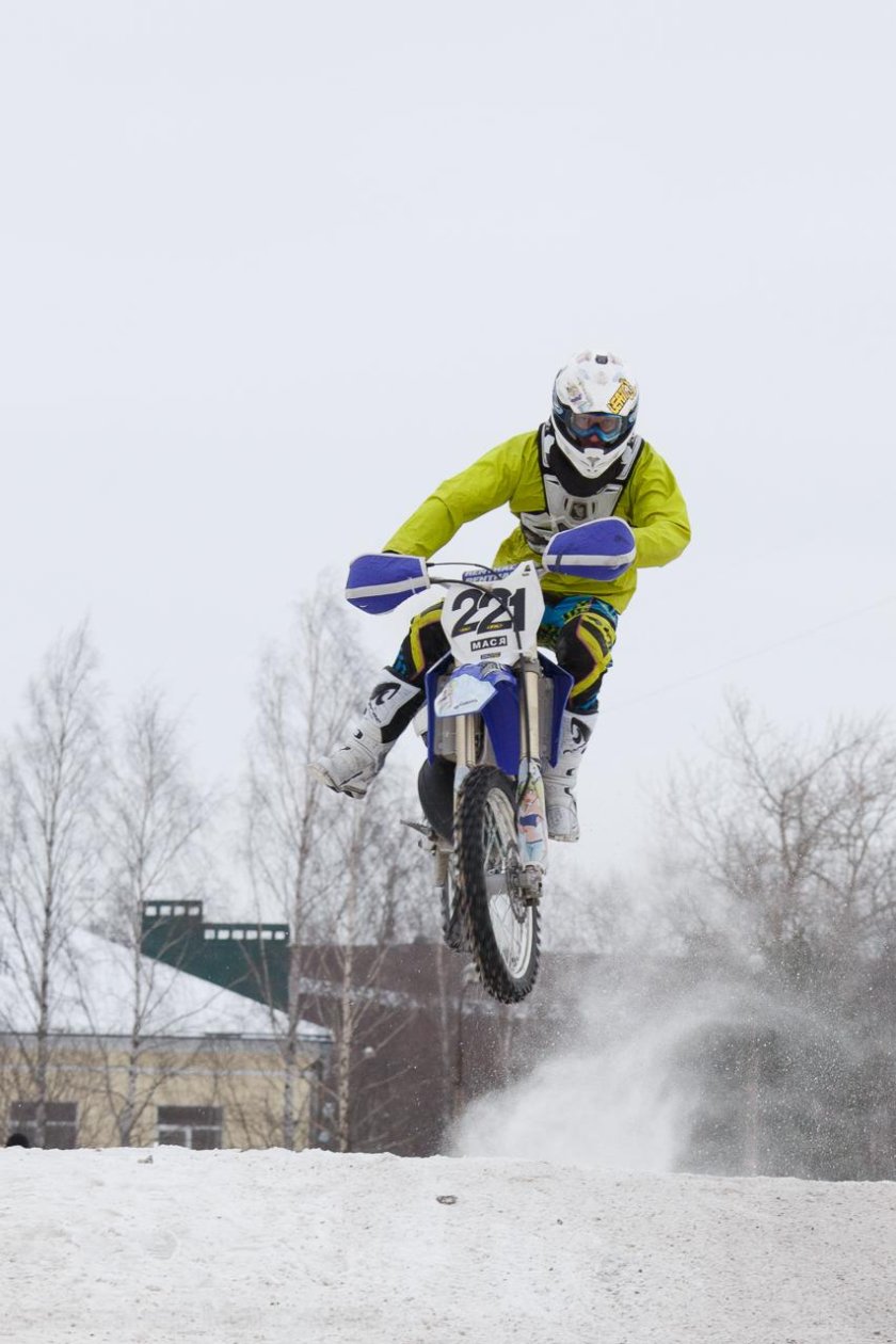 Зимний мотокросс ребенок