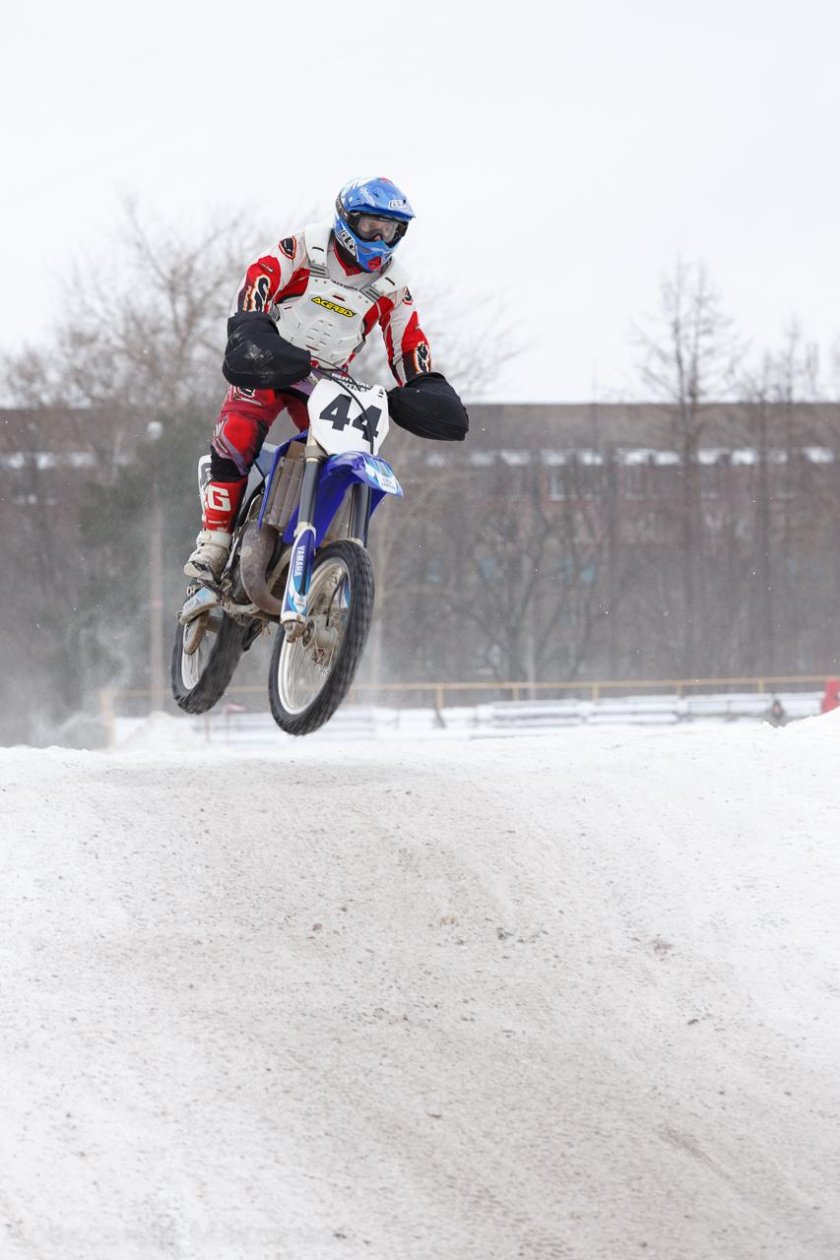 Зимний мотокросс ребенок
