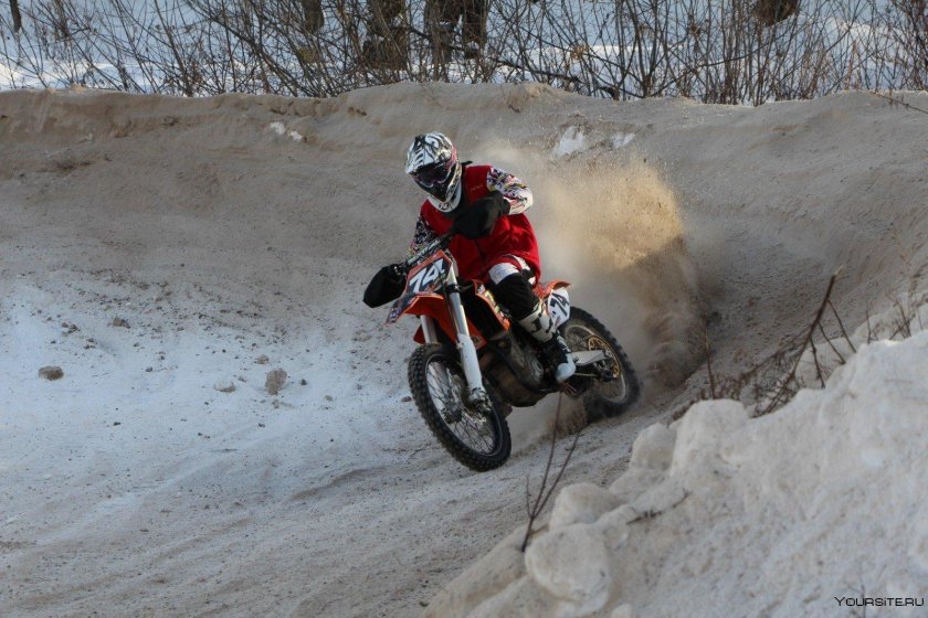 Зимний кроссовый мотоцикл