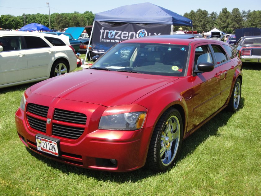 Додж Магнум седан