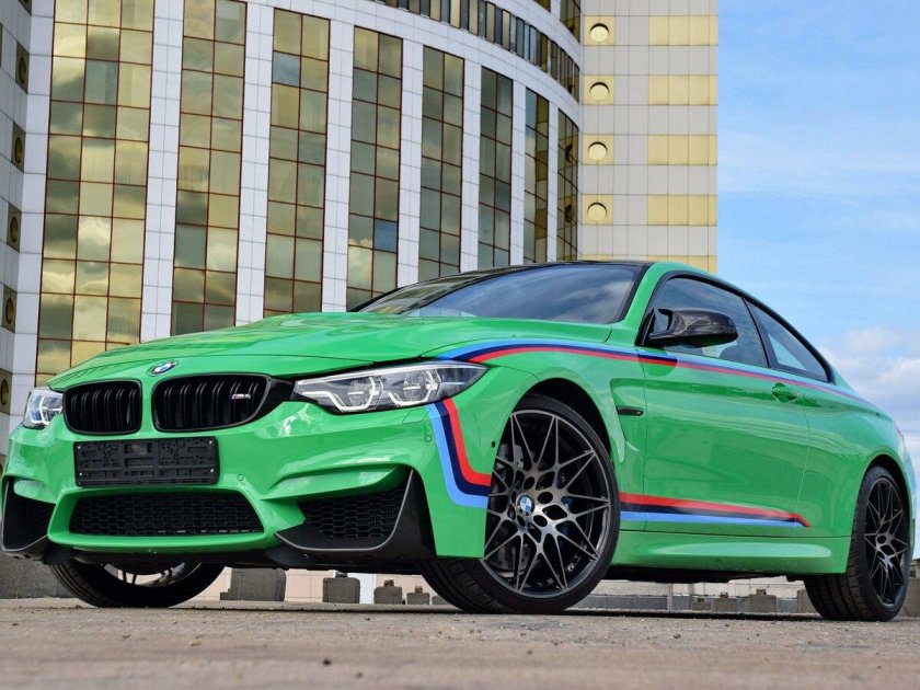 BMW m4 зеленая