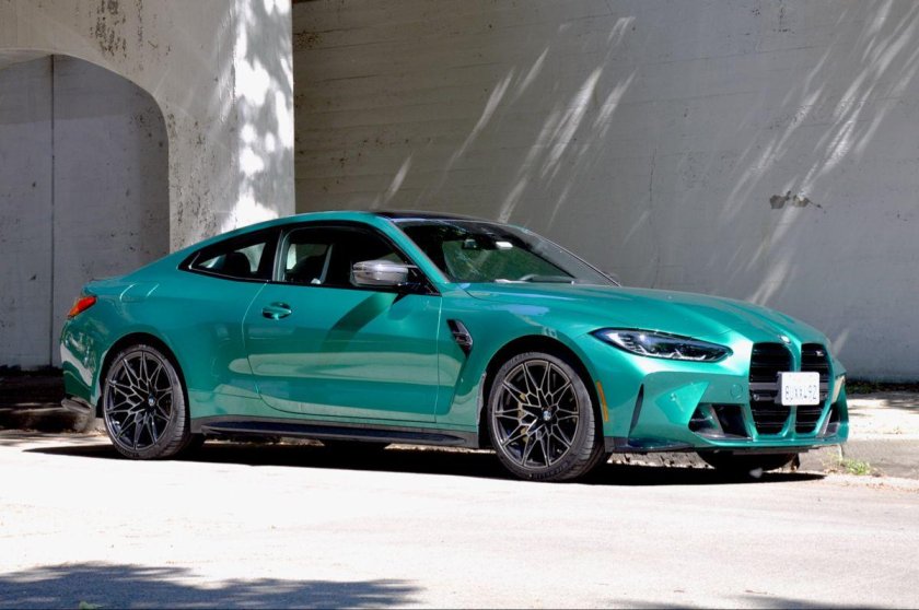 BMW m4 2022 зеленая