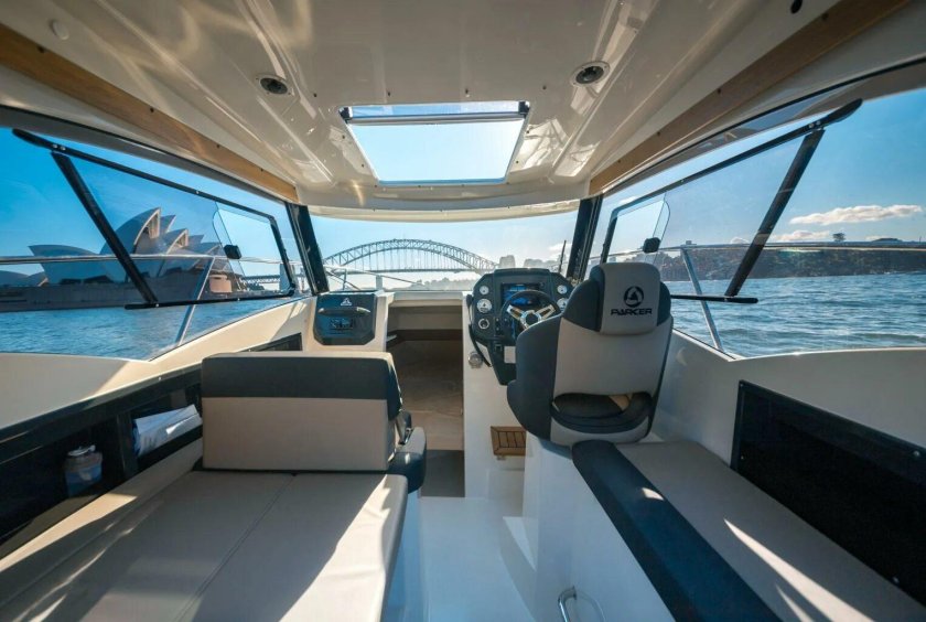 Parker 750 Cabin Cruiser