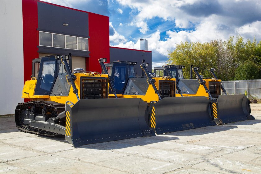 Промышленный трактор