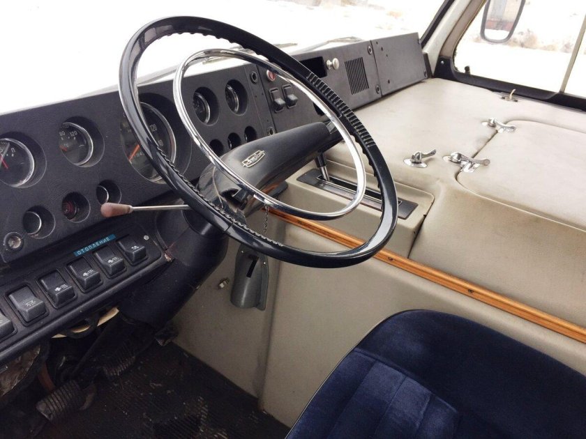 ЗИЛ 3207 Юность салон