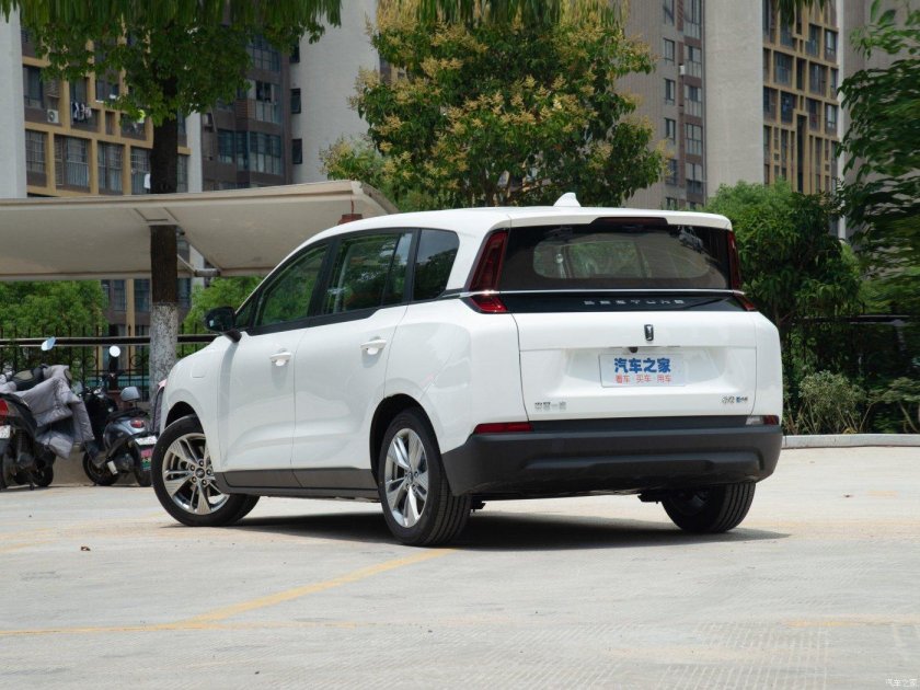 Минивэн FAW Bestune Nat