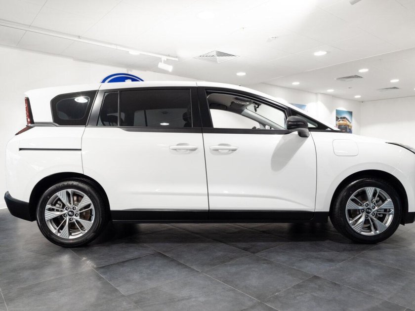 Белый FAW Bestune Nat