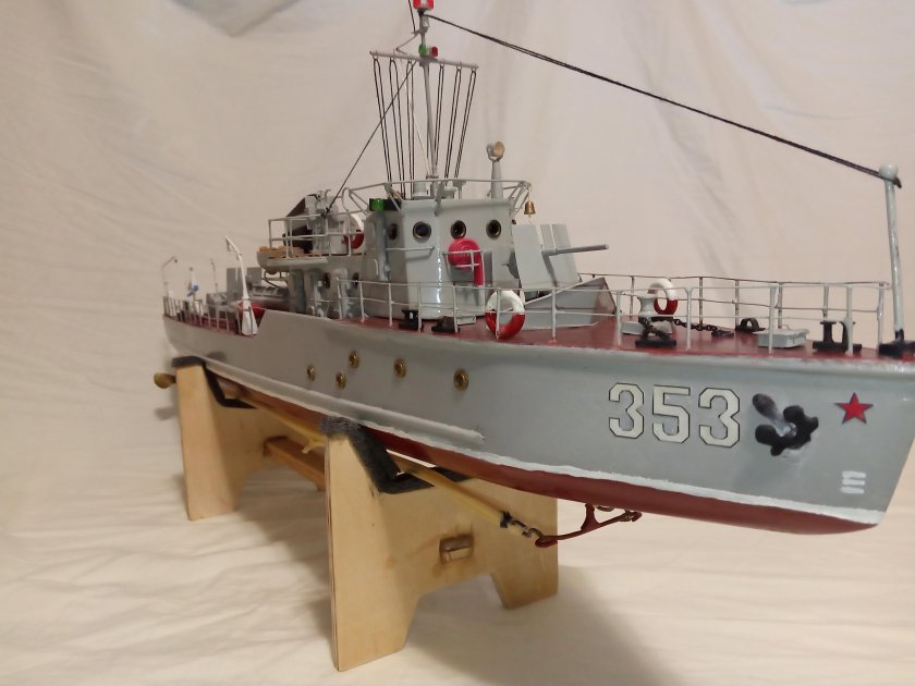 Модель корабль тральщик Ленинградский проект