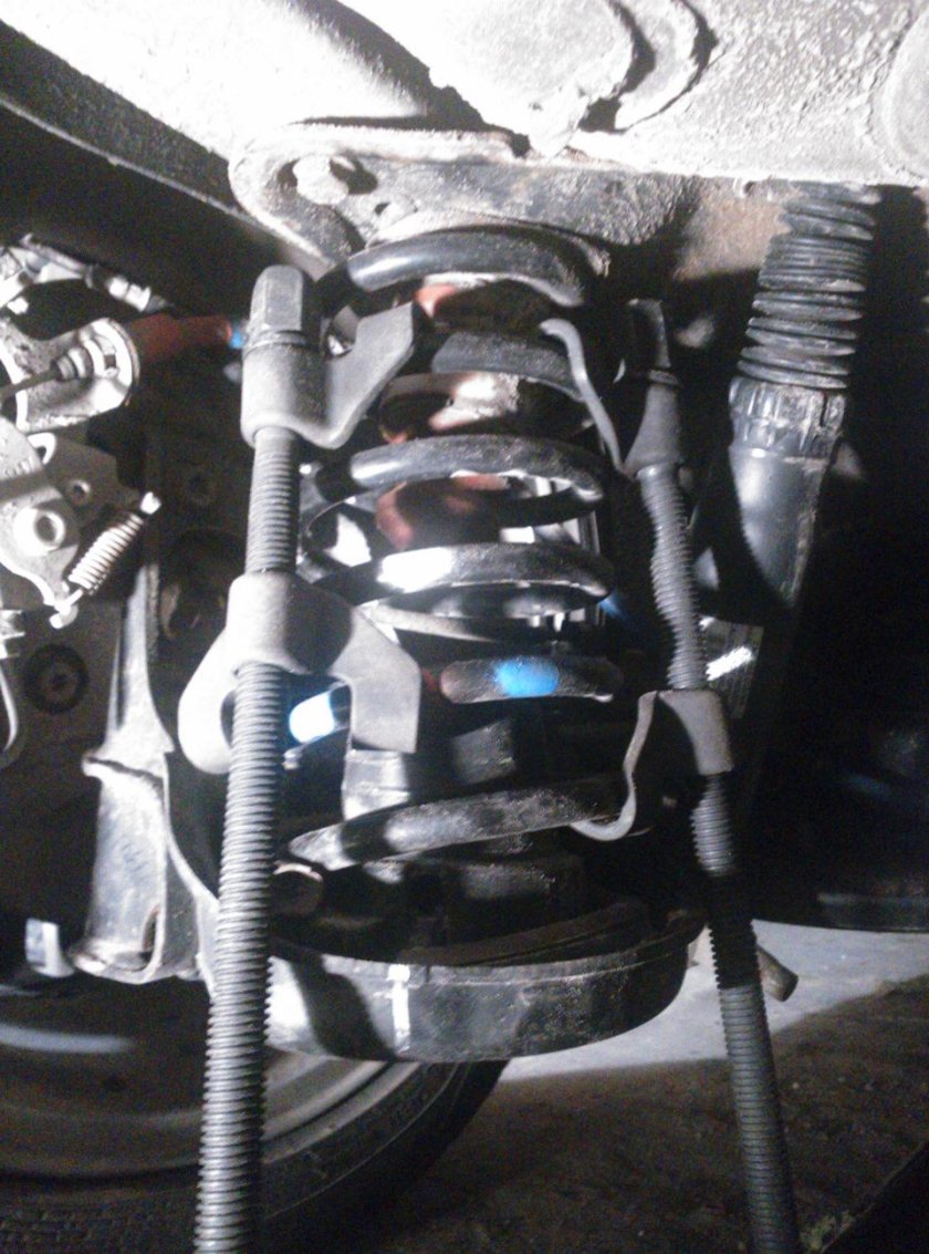 Задний амортизатор Пежо 5008 -2