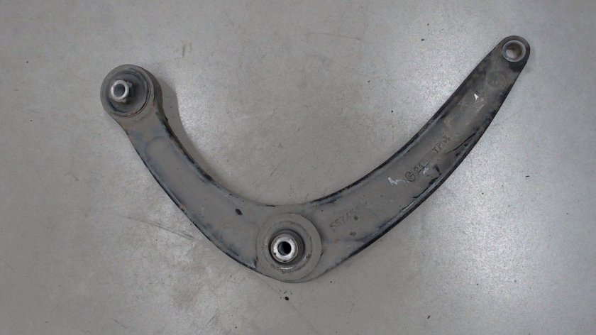Рычаг передней подвески Пежо партнер 1.4