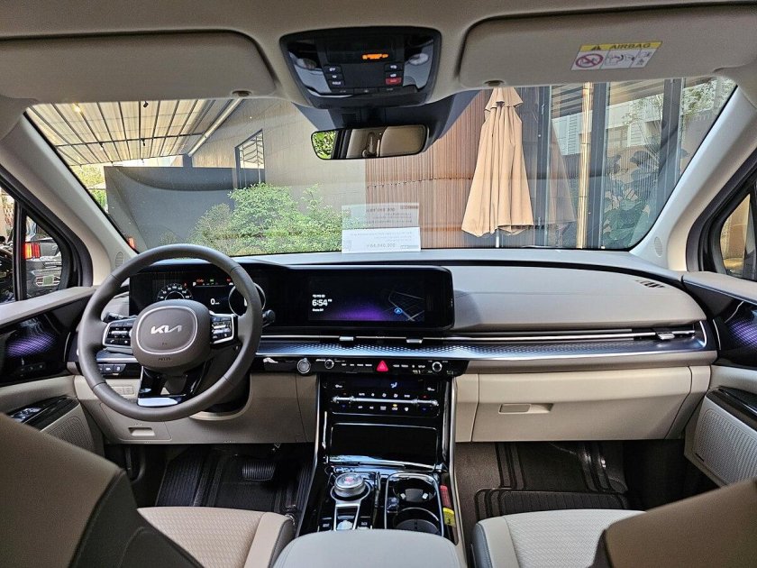 Kia Carnival Hi Limousine