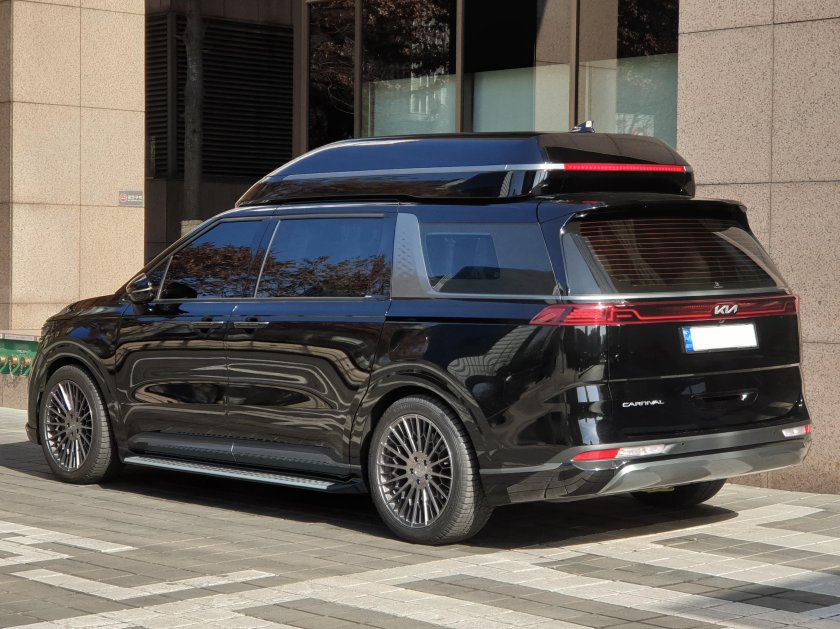 Kia Carnival Hi Limousine 2023