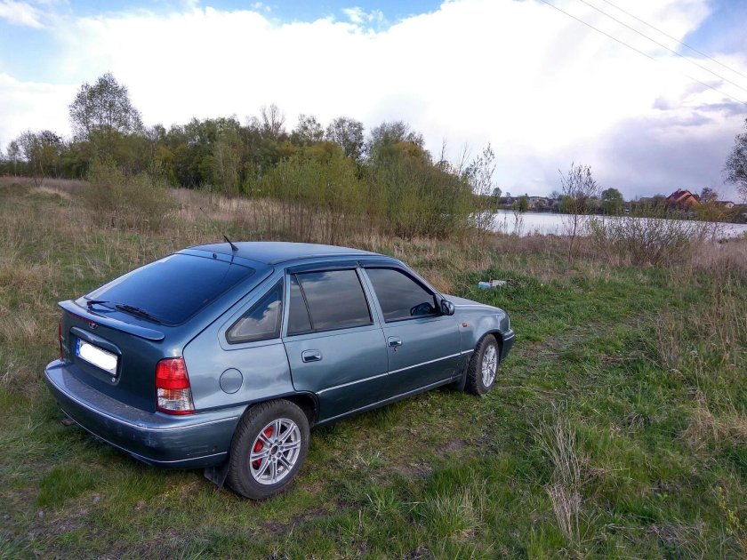 Daewoo Nexia 1 хэтчбек