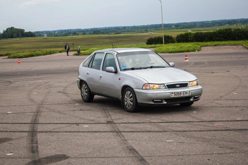 Daewoo Nexia 2 хэтчбек