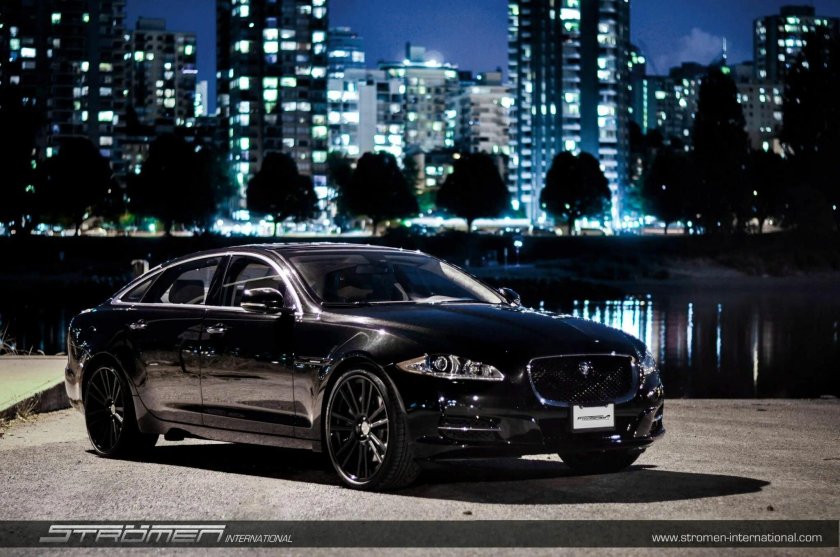 Чёрный Ягуар машина