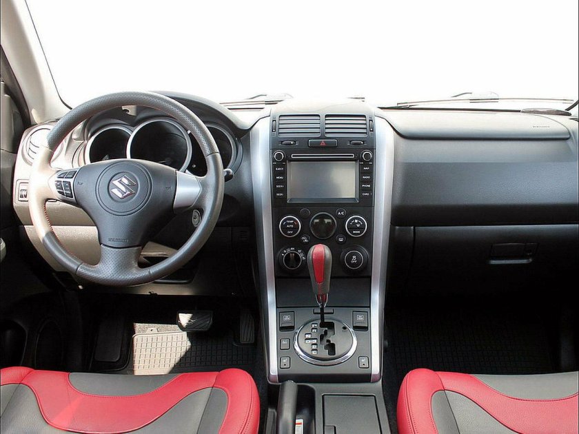 Suzuki Grand Vitara 2013 салон