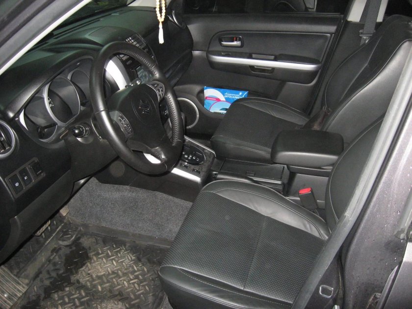 Suzuki Grand Vitara 2 салон
