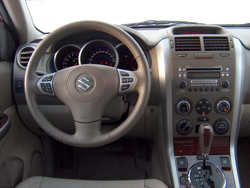 Сузуки Гранд Витара 2006 салон