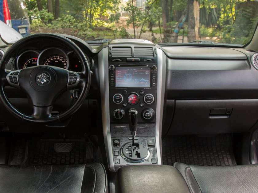 Suzuki Grand Vitara 2014 салон