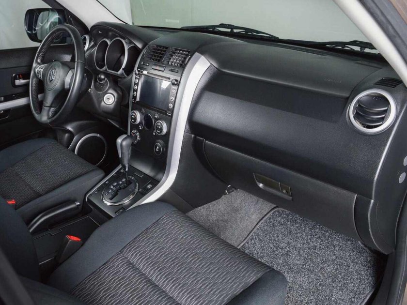 Сузуки Гранд Витара 2008 года салон