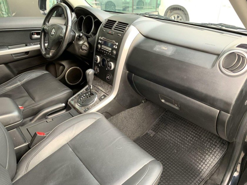 Suzuki Grand Vitara 2010 салон