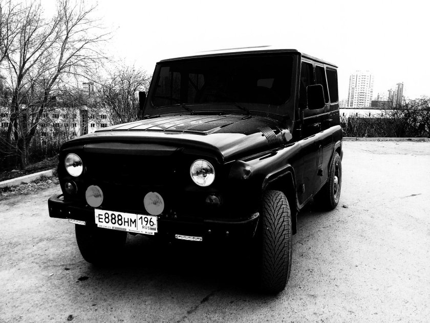 Черный УАЗ Хантер бункер