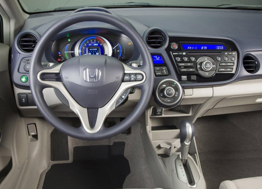 Хонда Инсайт гибрид 2009 салон