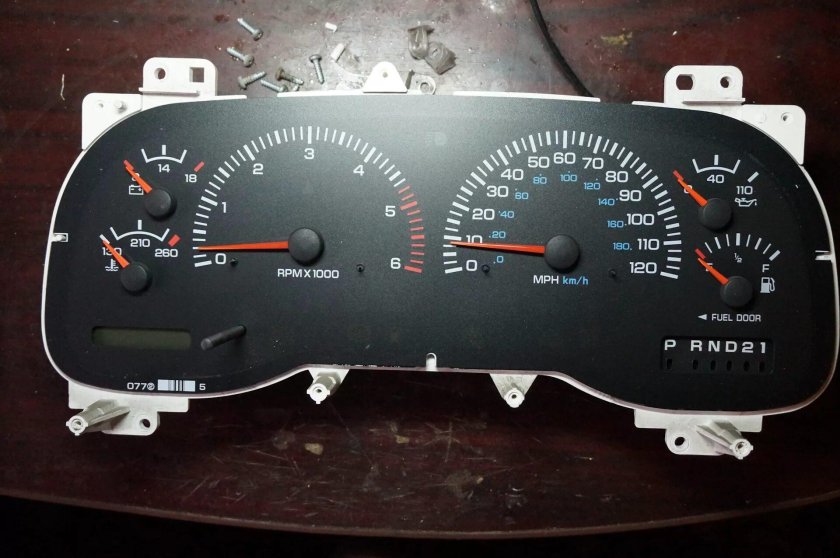 Додж 1500 приборная панель