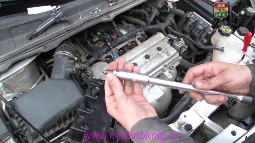 Свечной ключ на Шевроле кобальт