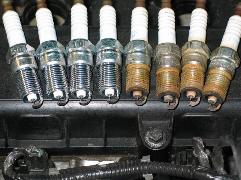 Свечи зажигания в двигателе