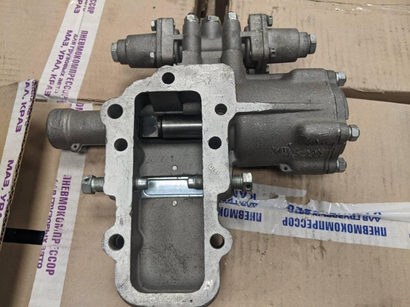 Механизм переключения делителя КАМАЗ 5320