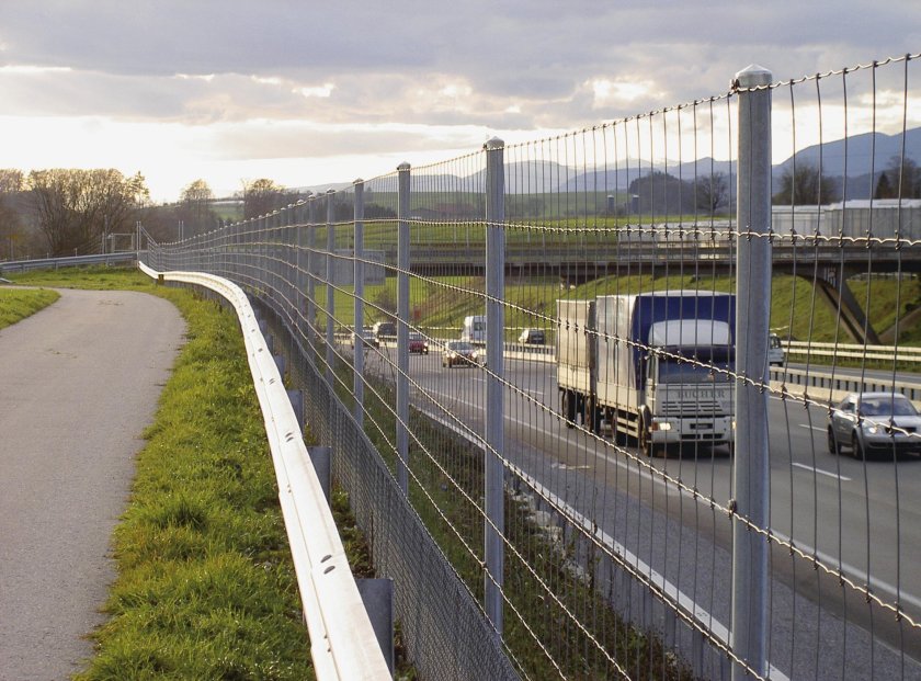 Ограждение автомобильных дорог